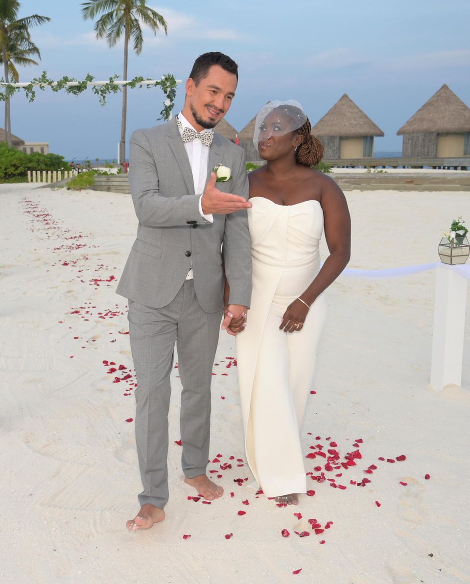 They enjoyed their wedding and honeymoon at the luxury resort Maldives Intercontinental Maamunagau Resort