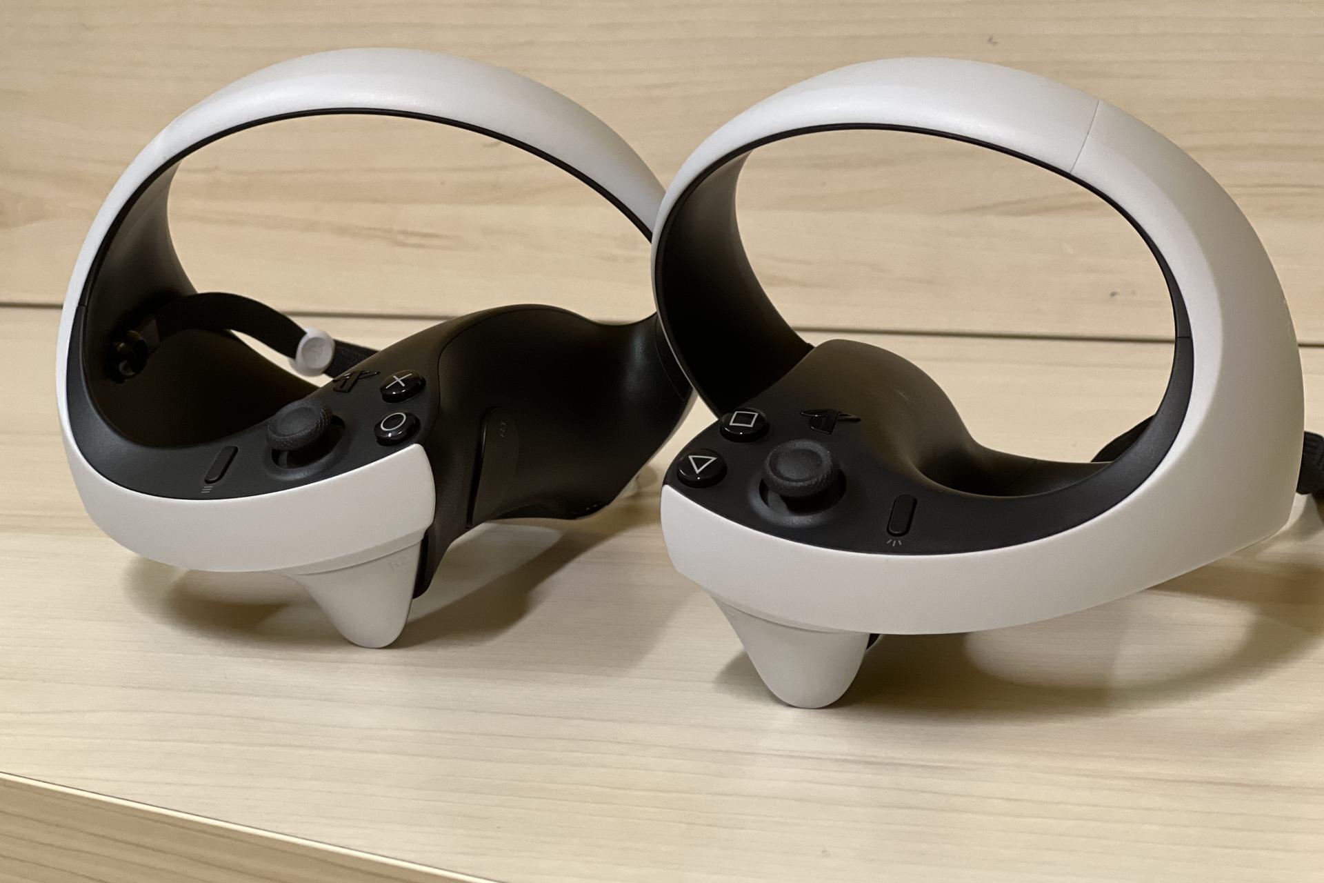 The short time needed to become familiar with the VR 2 Sense controllers reminds us that we are formatted by the design of traditional controllers, inherited from the PlayStation 1.