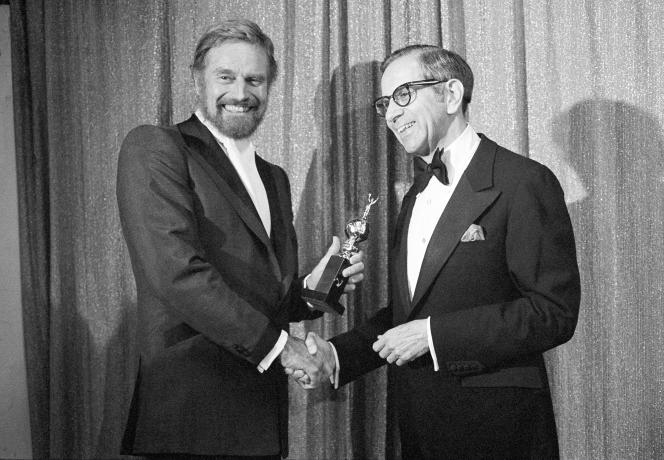 Walter Mirisch (right) with actor Charlton Heston at the Golden Globes in Los Angeles in January 1977.
