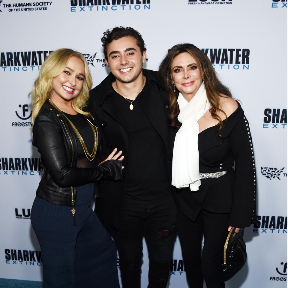 Hayden Panettiere with her brother Jansen (†) and their mother Leslie Vogel in 2019