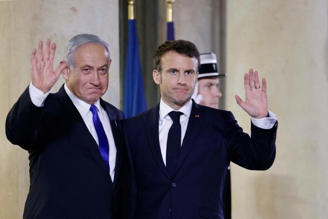 Israeli Prime Minister Benjamin Netanyahu (left) and French President Emmanuel Macron on the steps of the Elysee Palace in Paris on February 2, 2023.