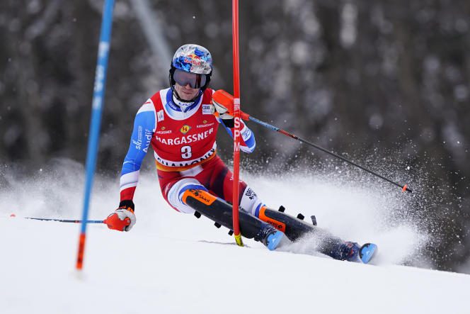 Clément Noël did not finish the second run of the Chamonix slalom on Saturday February 4, as he closed the starting gate.