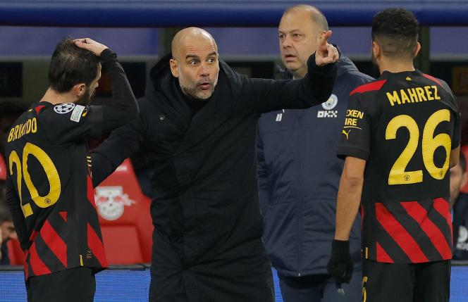 Manchester City's Spanish manager distills tactical recommendations to Bernardo Silva and Riyad Mahrez as his side struggle against Leipzig.  On February 22, 2023, in Germany.