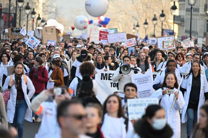 Private doctors demonstrate against the direct access of patients to certain health professionals, on February 14, 2023, in Paris. 