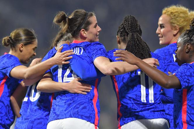 The player of the French team Charlotte Bilbault celebrated by her teammates including Kheira Hamraoui after her goal against Denmark, February 15 in Laval. 