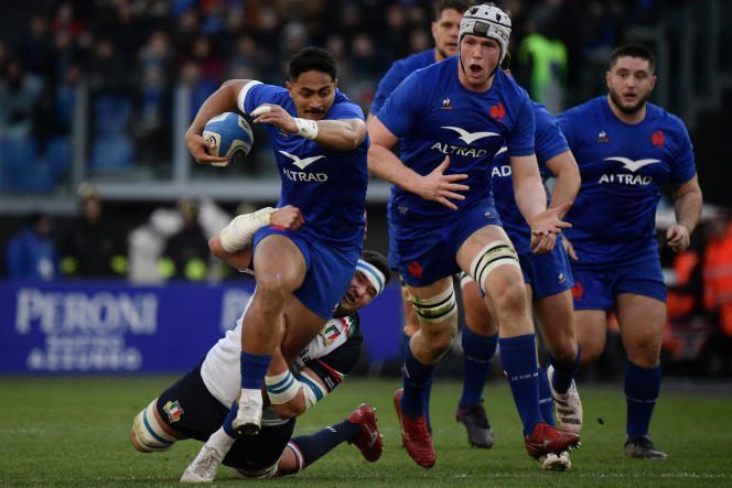 Yoram Moefana, ball in hand, against Italy, during the opening match of the Six Nations Tournament, in Rome, February 5, 2023. 