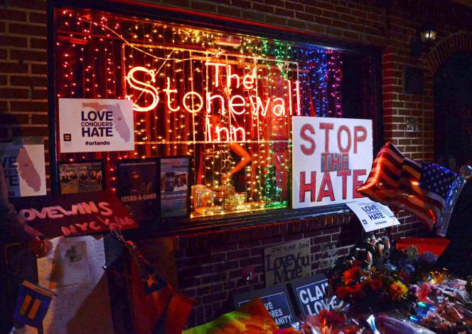 Tribute to the victims of the shooting in a gay nightclub, in Orlando (Florida), in 2016.