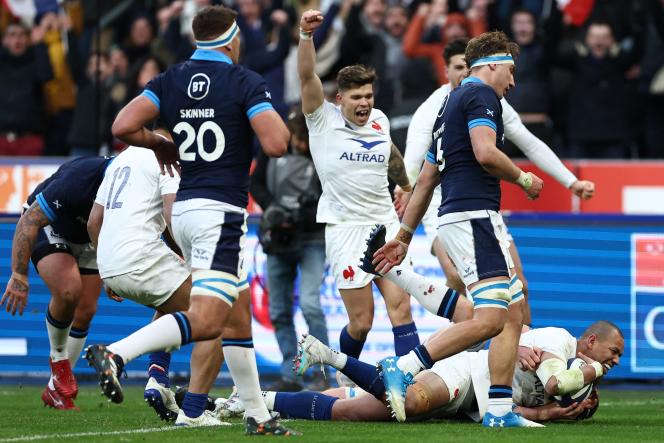 In the last minute of play, Gaël Fickou scored the fourth French try, synonymous with an offensive bonus for the Blues.