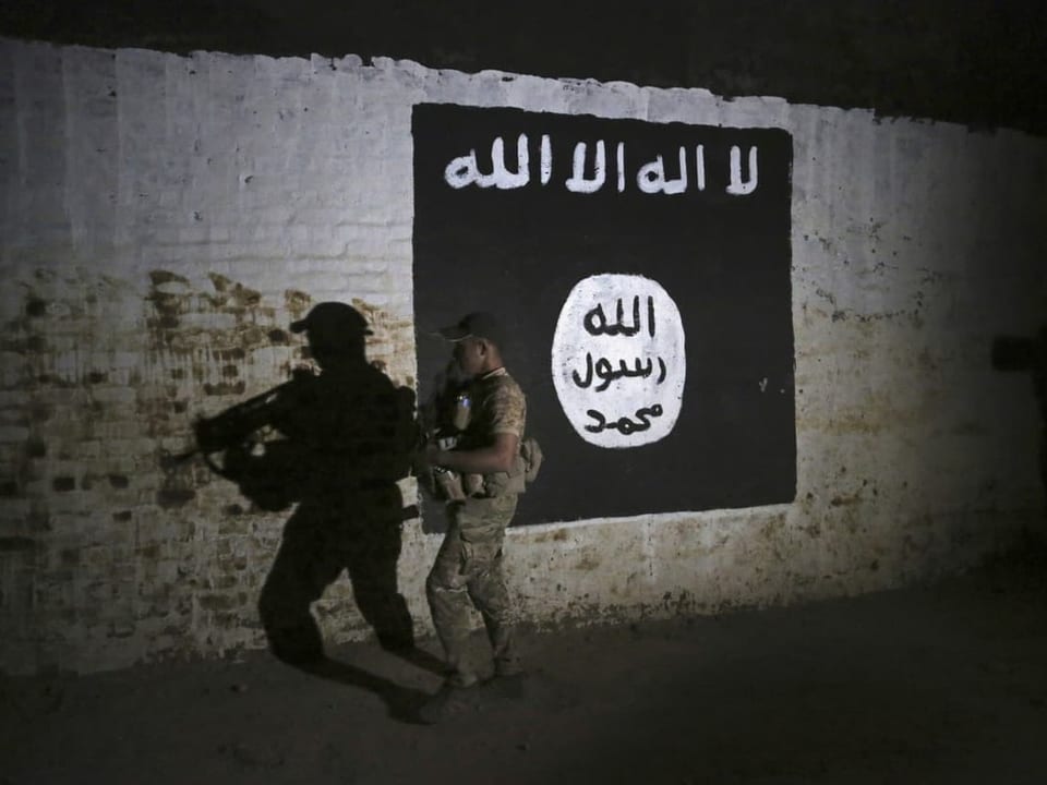 IS banner in Mosul, 2017