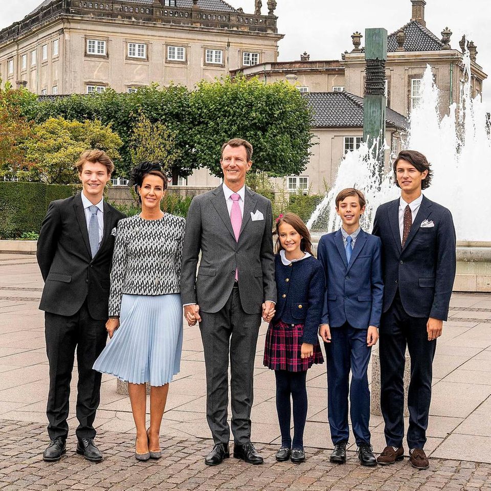 Count Felix, Princess Marie, Prince Joachim, Countess Athena, Count Henrik and Count Nikolai