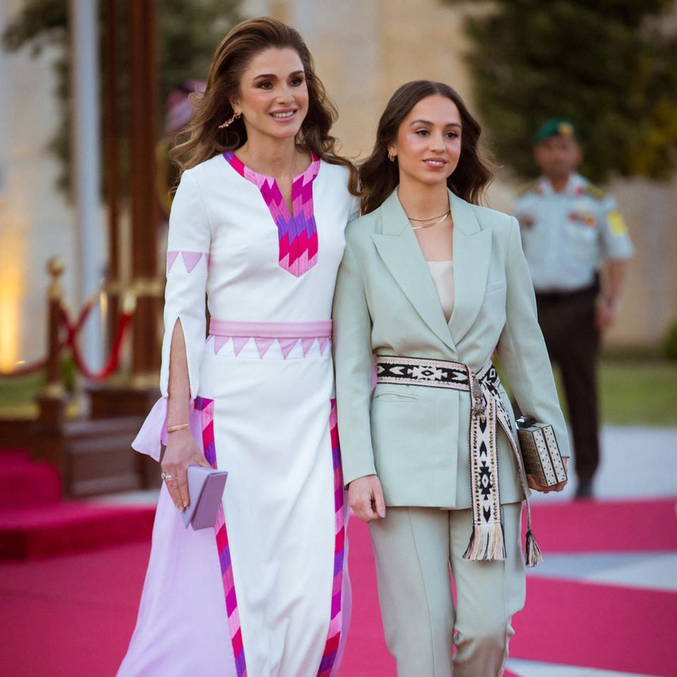 Queen Rania with her daughter Princess Iman bint Abdallah 