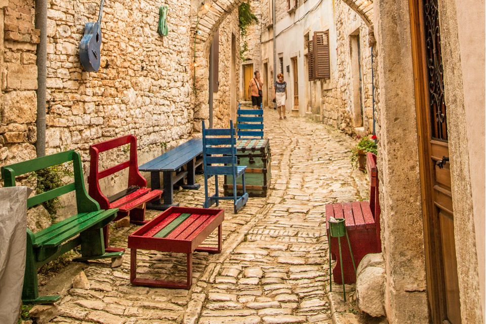 Picture-perfect city of Istria: walkways in Bale