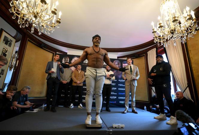 Carlos Takam on the scales during the official weigh-in, in Paris, on March 10, 2023, on the eve of his international heavyweight fight against Tony Yoka.