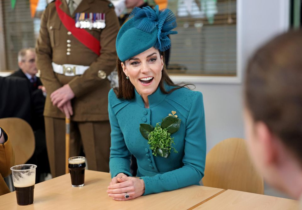 Catherine, Princess of Wales, only has a mini glass of Guinness in front of her, which is still full.