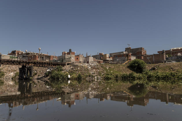 Waste accumulated on the banks of the Riachuelo, in Buenos Aires, on November 15, 2022. The area is part of the 4% which are still to be cleaned up.