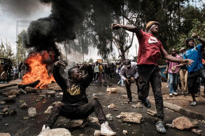 On March 20, in Kibera, Nairobi's largest slum, clashes between demonstrators supporting Raila Odinga and the police. 