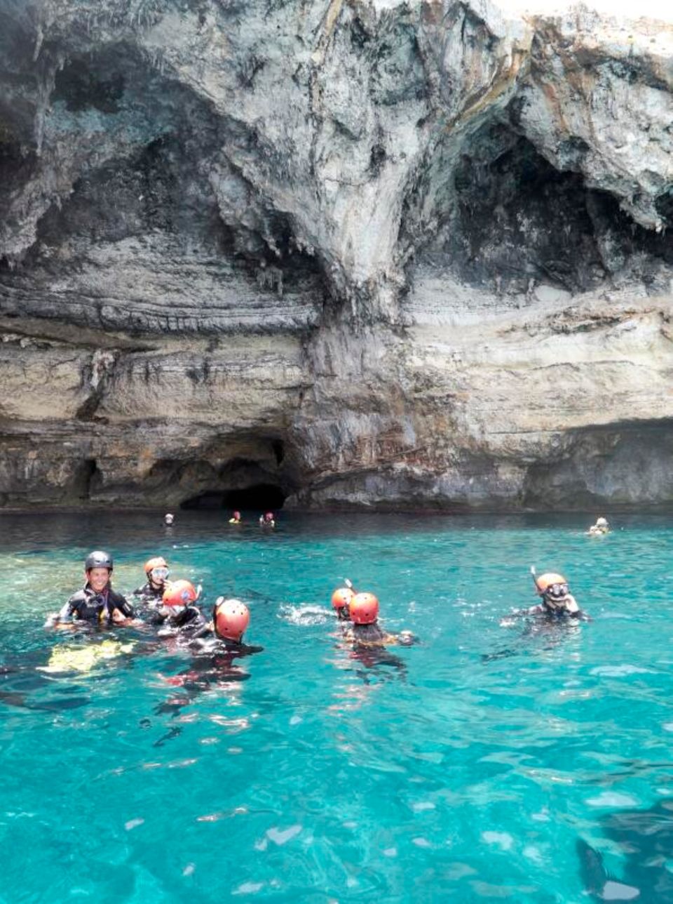 Mallorca vom Wasser aus: Schnorcheln in einer Höhle