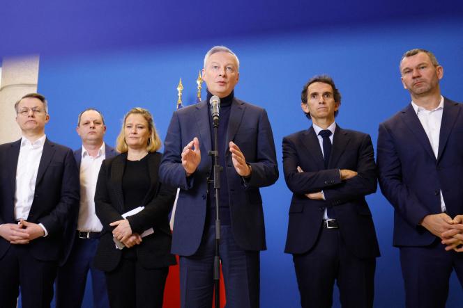 The Minister of the Economy, Bruno Le Maire, accompanied by the Minister Delegate for Trade and several major retail players at a press conference in Paris, Monday March 6, 2023. 