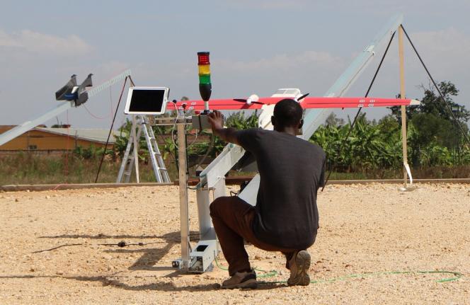 Preparation for the first flight of a Zipline drone, on October 12, 2016 in Muhanga, about fifty kilometers from Kigali, capital of Rwanda. 