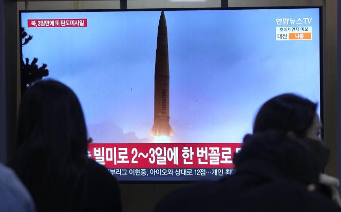 A television screen shows an image of a North Korean missile launch, in a news broadcast, at the train station in Seoul, South Korea, March 19, 2023.