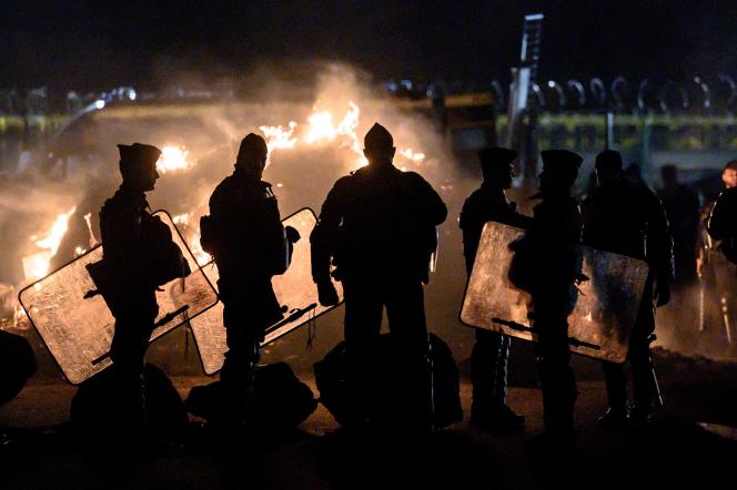 The police dislodge the strikers from the Donges oil terminal (Loire-Atlantique), on the night of Monday March 20 to Tuesday March 21, 2023.