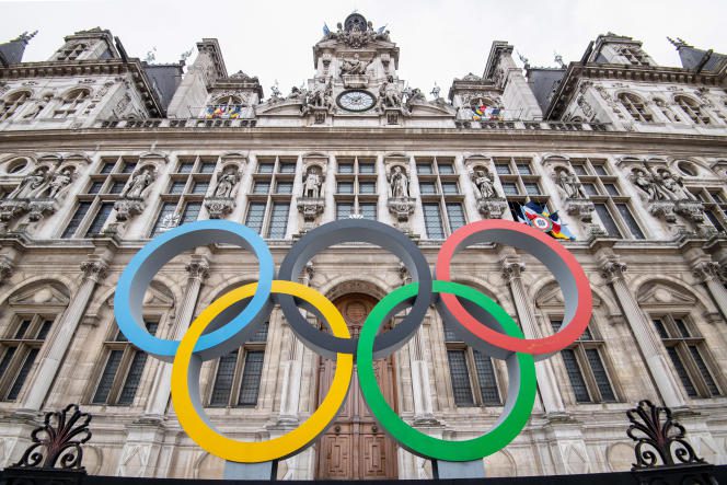 The Olympic rings in front of the Hôtel de Ville in Paris, on March 13, 2023, five hundred days before the opening ceremony of the 2024 Games.