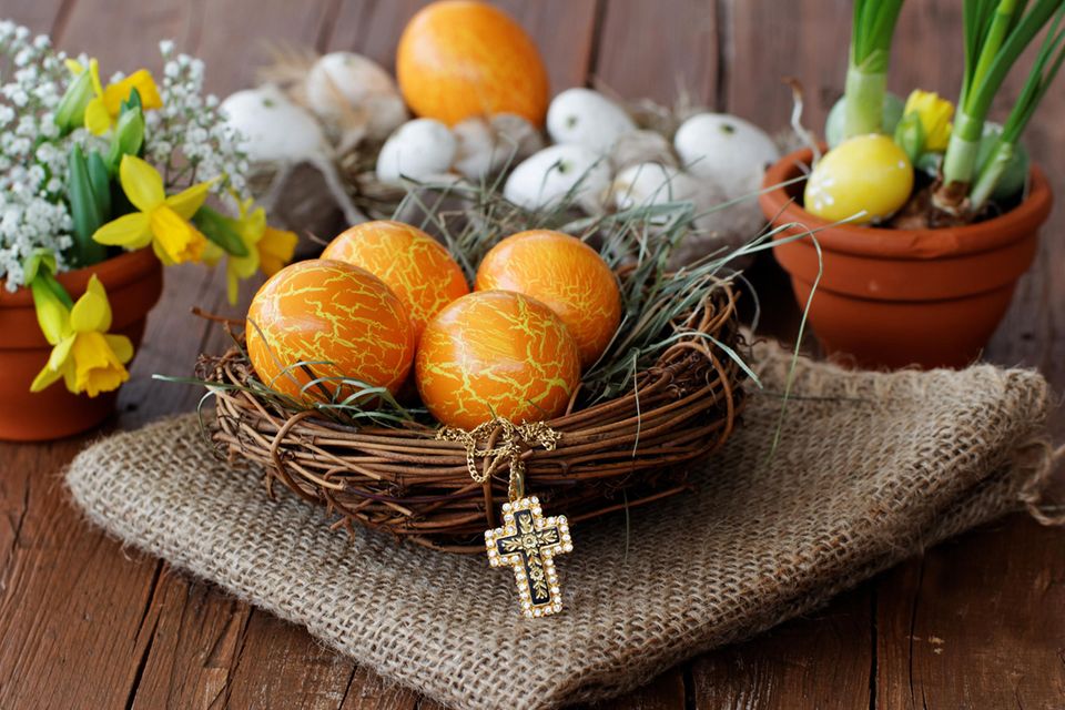 Easter greetings: Easter basket and necklace with a cross