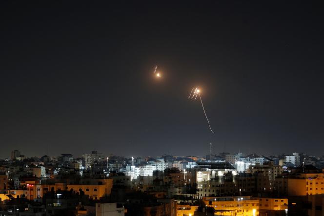 Interception by the Israeli army of rockets fired from the Gaza Strip, April 7, 2023.