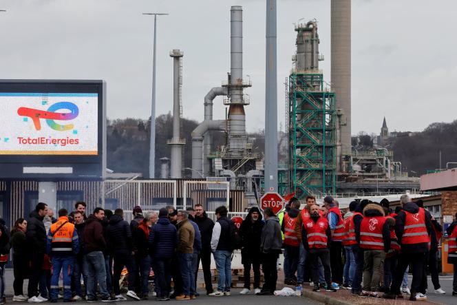 In front of the TotalEnergies refinery in Gonfreville-L'Orcher, near Le Havre, during the ninth day of protests against pension reform, March 23, 2023.