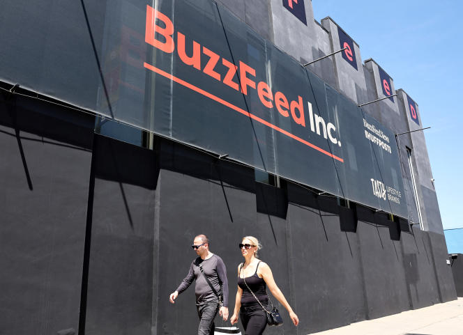 In front of the offices of BuzzFeed, in Los Angeles (United States), on April 20, 2023.