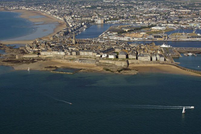 Brittany, Ile-et-Villaine, Saint-Malo historic city and port, (aerial view)