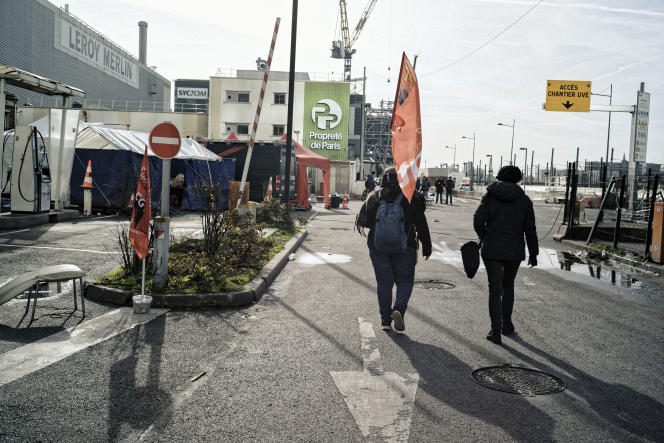 Employees of the Ivry-sur-Seine incinerator (Val-de-Marne), March 15, 2023.