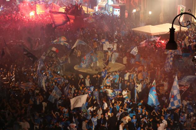 The crowd gathered in the streets of Naples after the title won by Napoli in Serie A with a draw against Udine (1-1), Thursday May 4, 2023.
