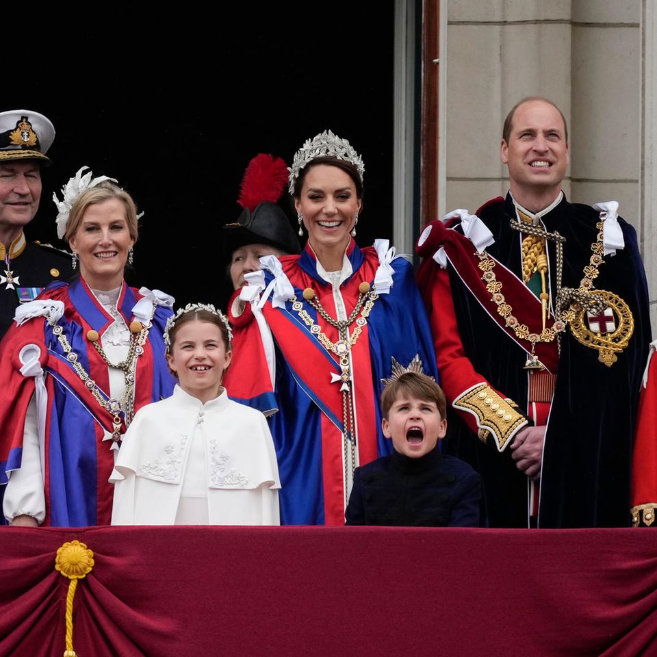 The Royal Family on the balcony of Buckingham Palace
