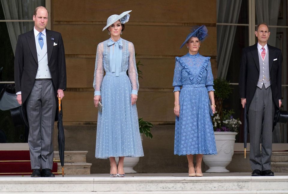 Never appearing in the same color at an event as another Senior Royal?  Are you kidding me? Are you serious when you say that.  Kate proves otherwise with Sophie. 
