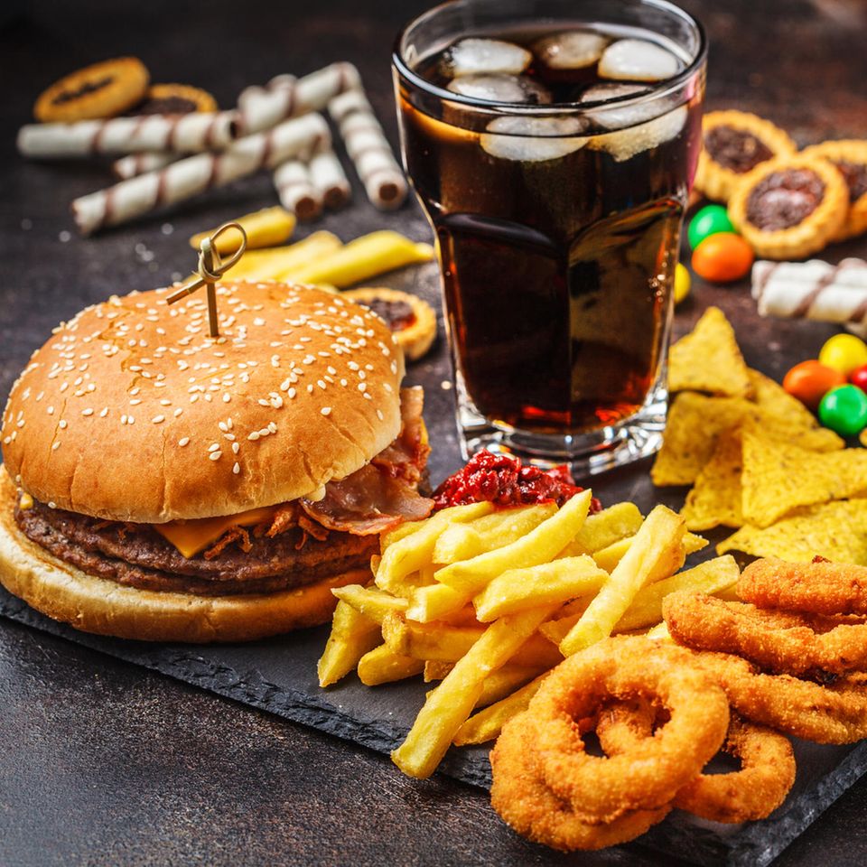 Pro-inflammatory foods: Fast food, cola, and candy