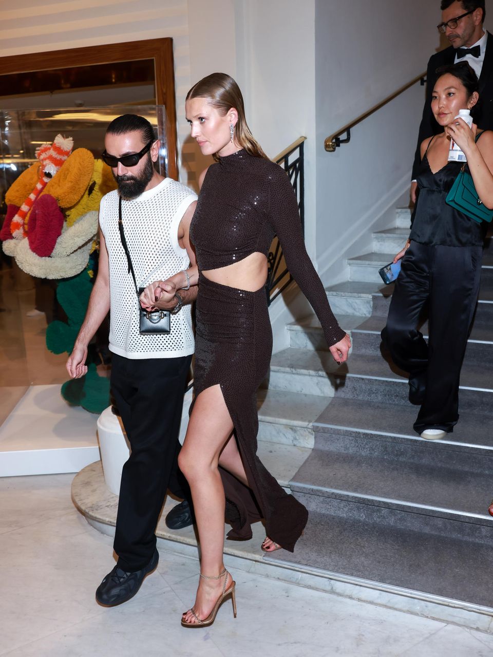 Toni Garrn spotted walking to the red carpet at the Hôtel Martinez.  At her side: celebrity hairstylist Alireza Mousavi