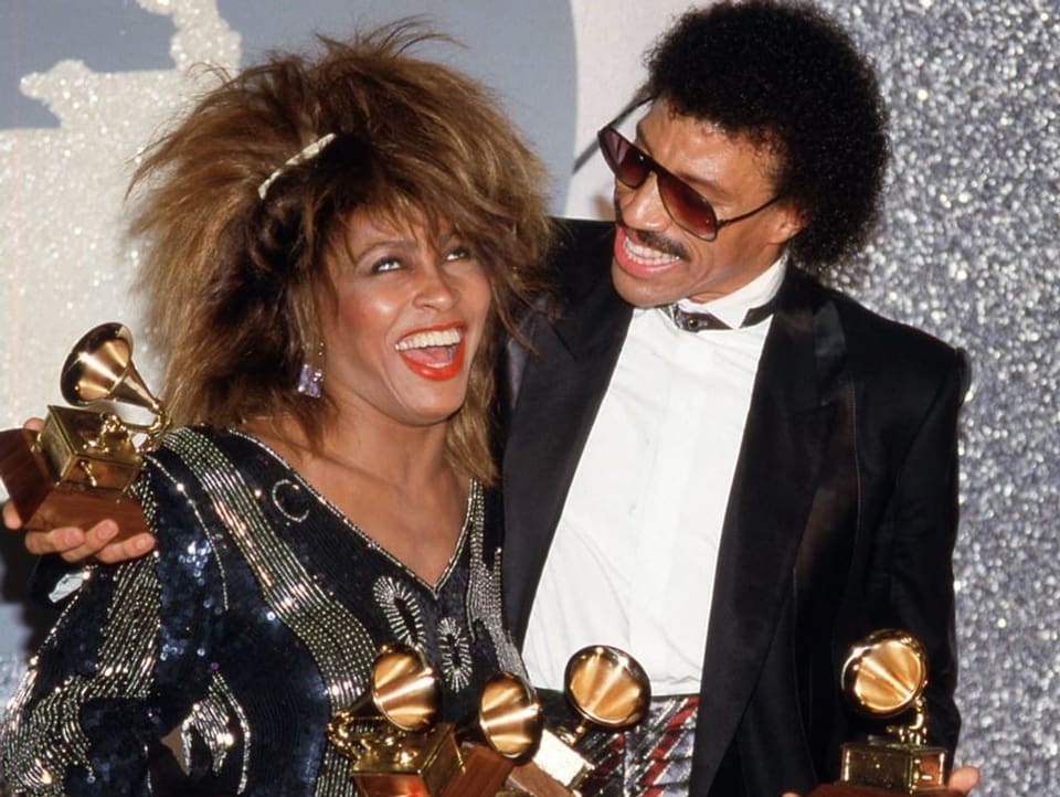 Tina Turner with Grammys alongside Lionel Richie