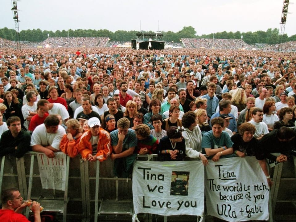 Crowd before concert, with Tina Turner banners