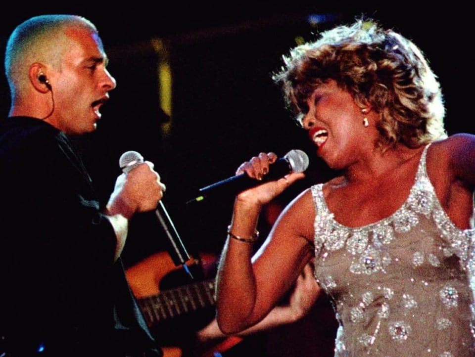 Tina Turner and Eros Ramazotti on stage