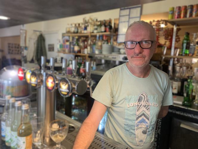 Former baker in Vierzon (Cher), Frédéric Arnaud bought, in 2019, in this same city, the business of a neighborhood bar.  Here, April 27, 2023.