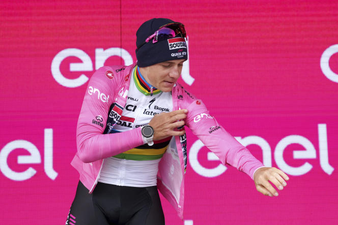 Belgian Remco Evenepoel, presenting the Giro leader's pink jersey, Sunday May 14, 2023 in Cesena (Italy).