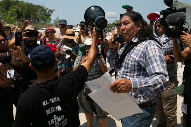 A member of the community and the Indigenous Regional Council of Xpujil, in Chiapas (Mexico), opposed to the Mayan train project, receives a visit from the El Sur resiste caravan, May 3, 2023.