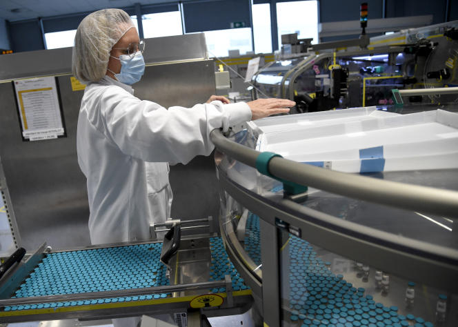 A production line, within the GlaxoSmithKline (GSK) factory, in Saint-Amand-les-Eaux (North), on December 3, 2020. 