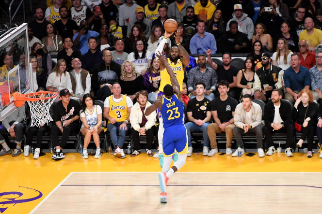 LeBron James attempts a shot against Draymond Green in Game 4 of the NBA playoffs Western Conference Semi-Finals on May 8, 2023.