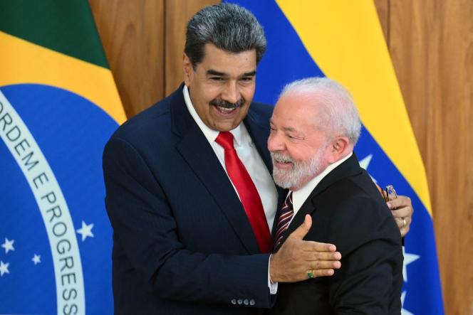 Venezuelan and Brazilian presidents Nicolas Maduro (left) and Lula in Brasilia on May 29, 2023.