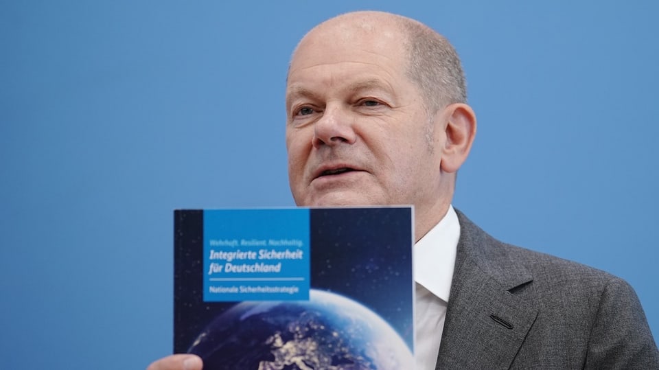 Olaf Scholz with the strategy
