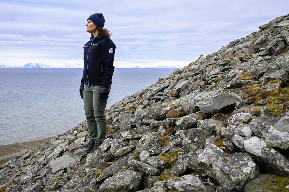 Crown Princess Victoria during a hike through Bjorndalen on the sidelines of the visit on the icebreaker Oden and the research expedition ARTofMELT on Svalbard, Norway, June 15, 2023.