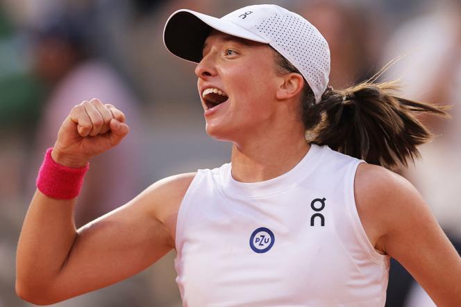 Iga Swiatek celebrates her victory in the semi-finals of Roland-Garros, Thursday June 8. 