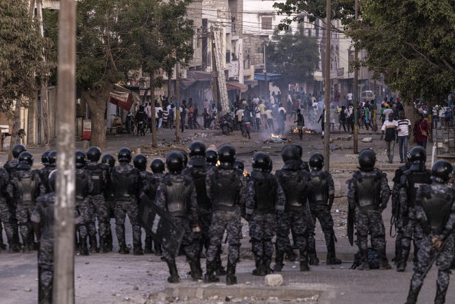 Security forces facing supporters of Senegalese opposition leader Ousmane Sonko, in Dakar, June 3, 2023.